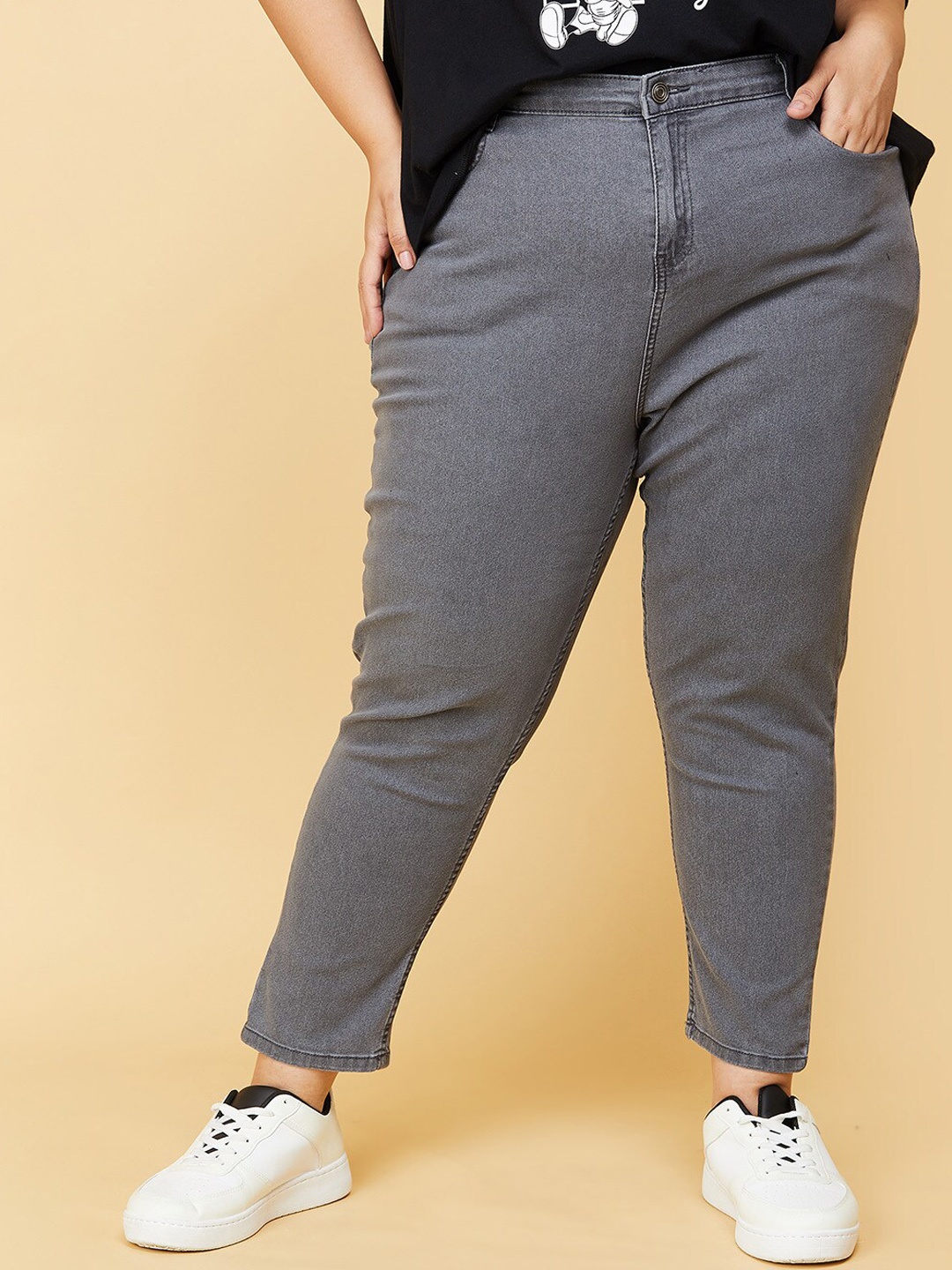 

max Plus Size Women Grey Solid Regular Fit Jeans