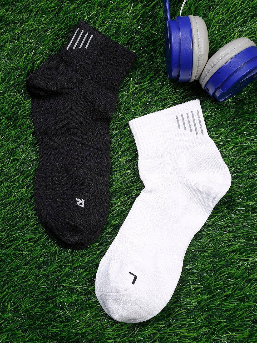 

LOUIS STITCH Men Pack Of 2 Solid Ankle-Length Cotton Antimicrobial Socks, White