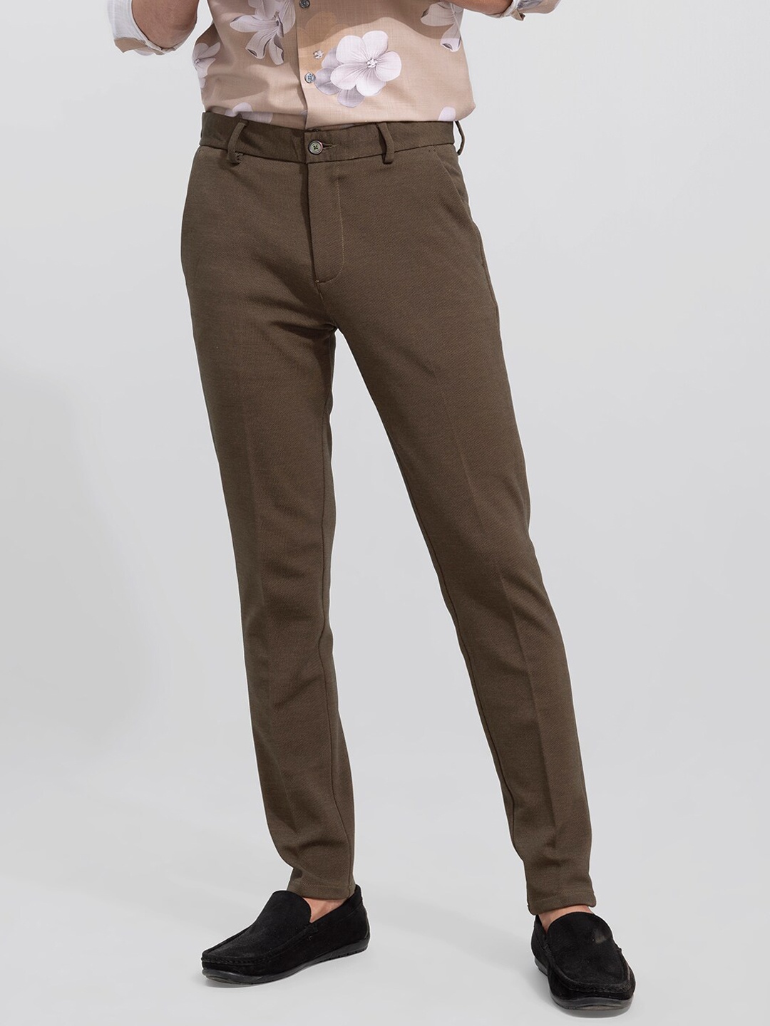 

Snitch Men Olive Green Carrot Tapered Fit Wrinkle Free Cotton Trousers