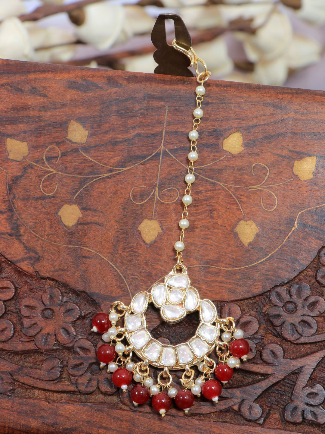 

Crunchy Fashion Gold-Plated Red Kundan & White Pearls Studded Maang Tikka