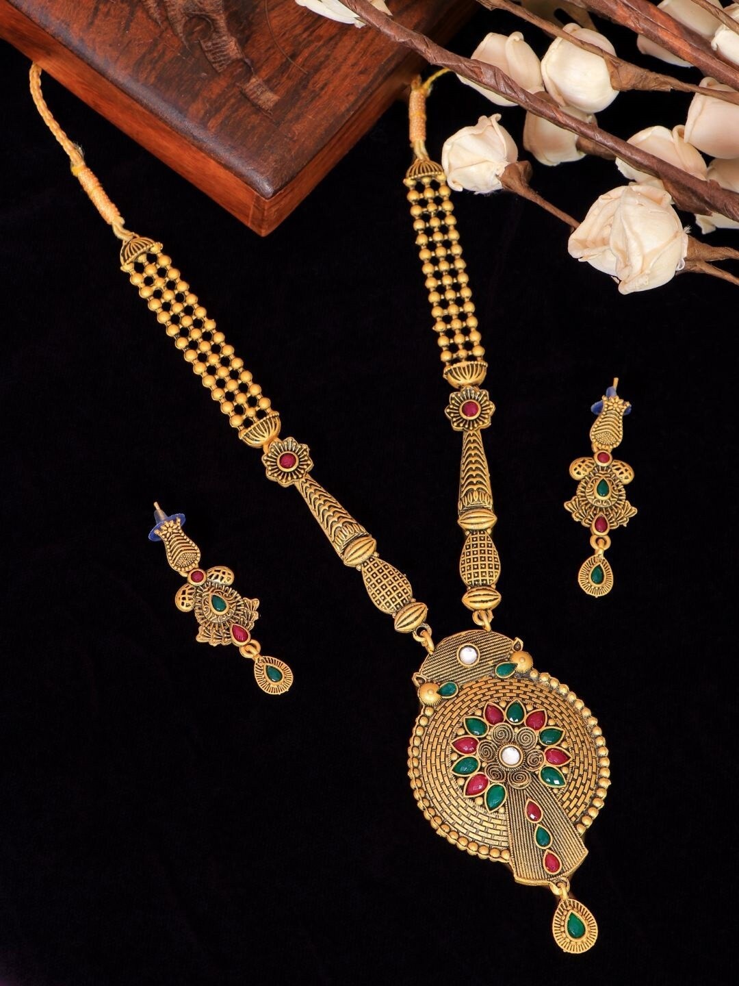 

Crunchy Fashion Gold-Plated Gold Toned Stone Studded Jewellery Set