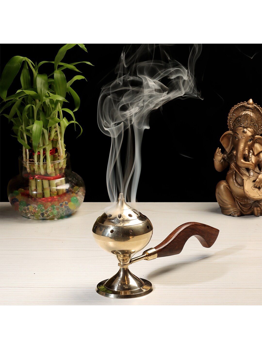 

Amaya Decors Gold-Toned Lobaan With Wooden Handle