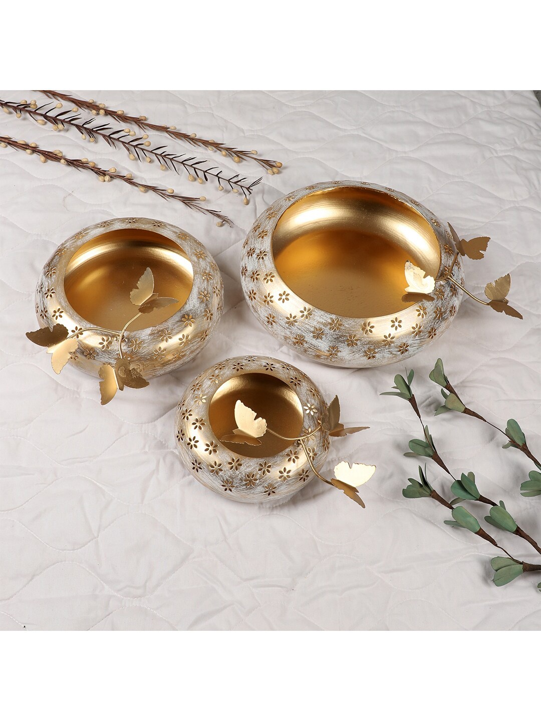 

Amaya Decors Set Of 3 Gold & White Solid Tyre Urli