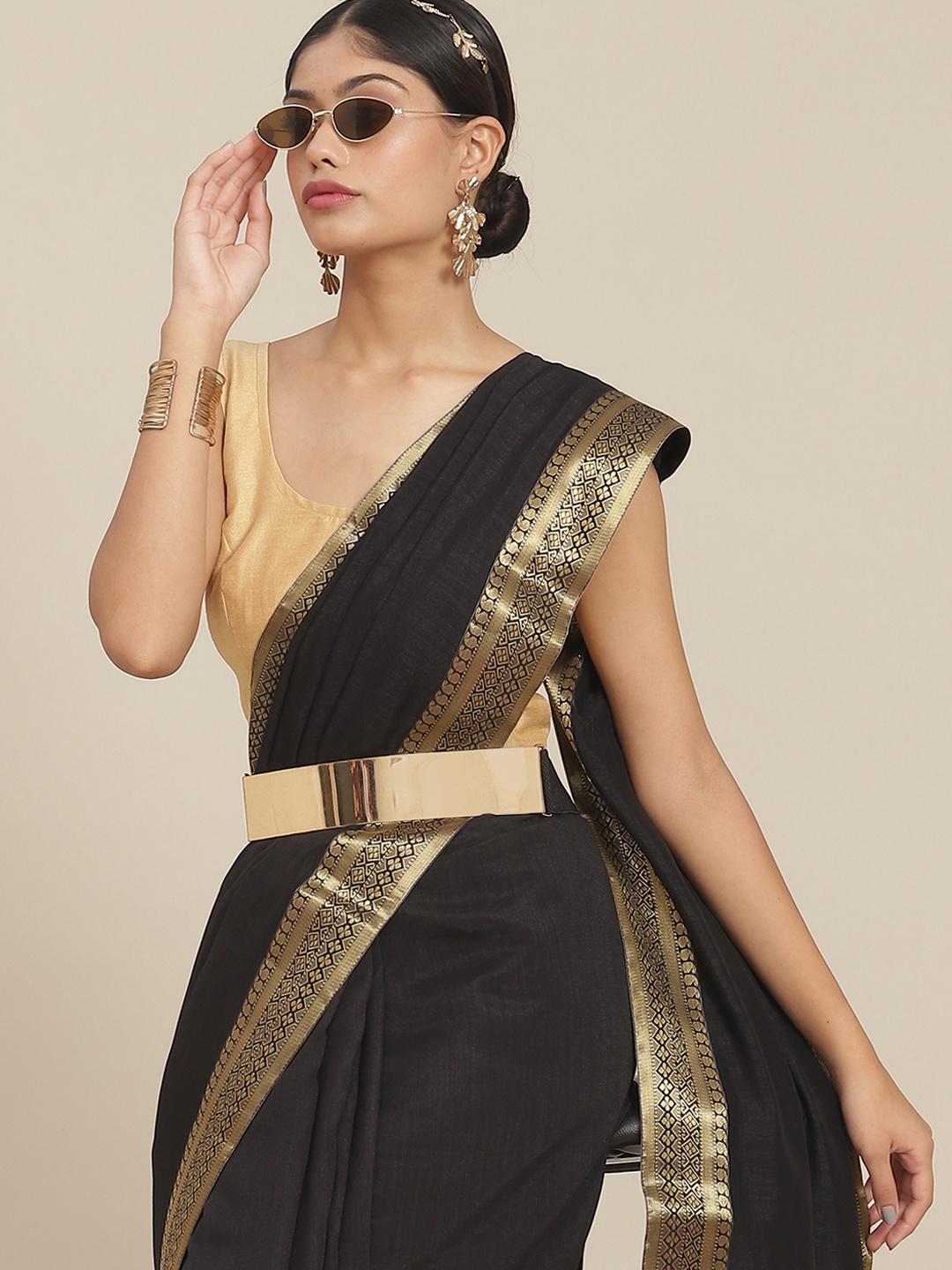 

Ishin Black Ethnic Motifs Zari Silk Blend Saree