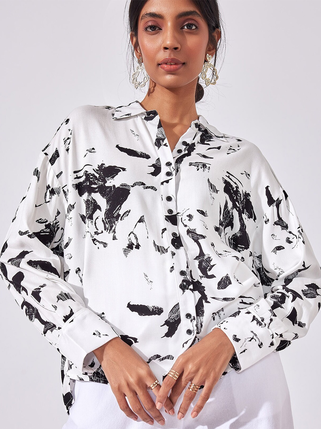 

The Label Life Women White & Black Abstract Print Oversized Shirt