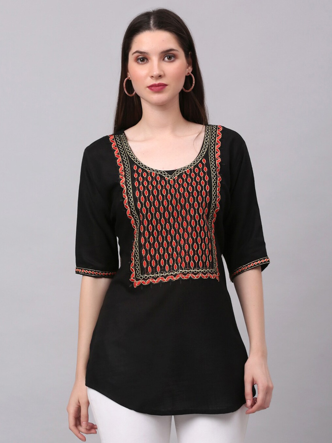 

NEUDIS Black Geometric Embroidered Kurti