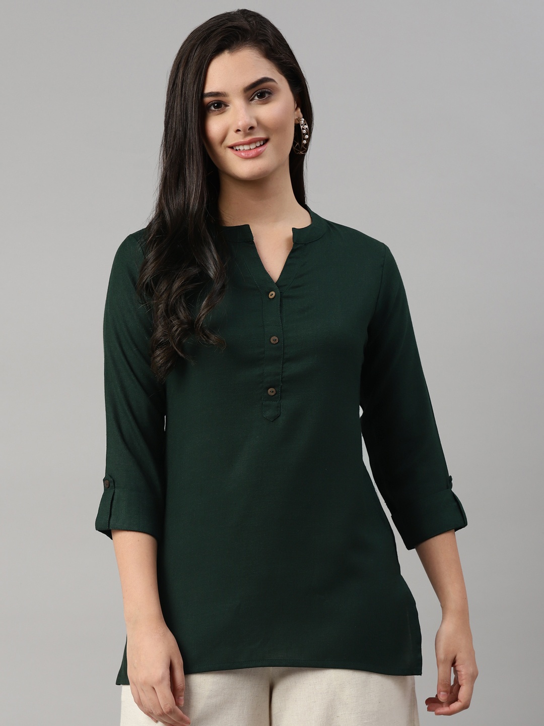 

MALHAAR Green Solid Pure Cotton Kurti