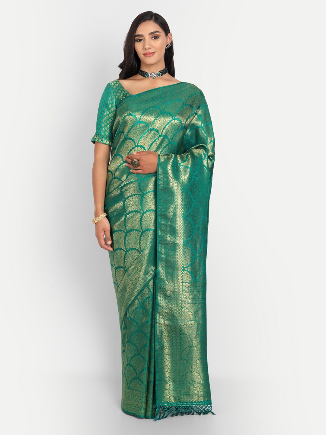 

Vardha Green & Gold-Toned Woven Design Zari Silk Blend Kanjeevaram Saree