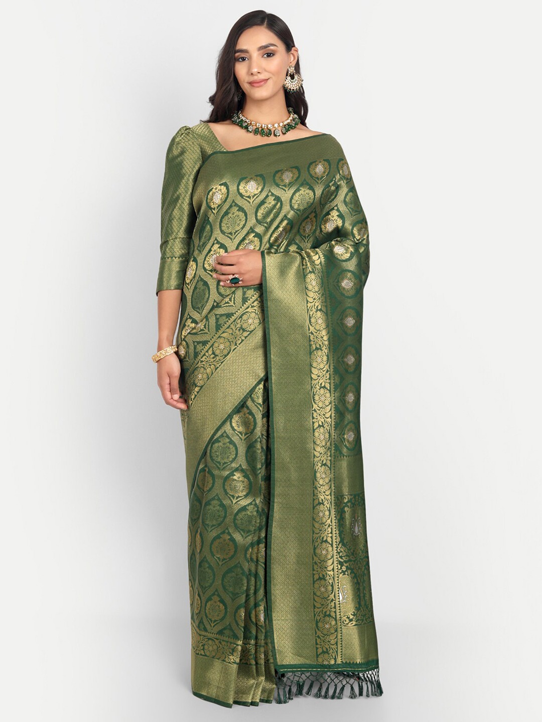 

Vardha Green & Gold-Toned Paisley Zari Silk Blend Kanjeevaram Saree