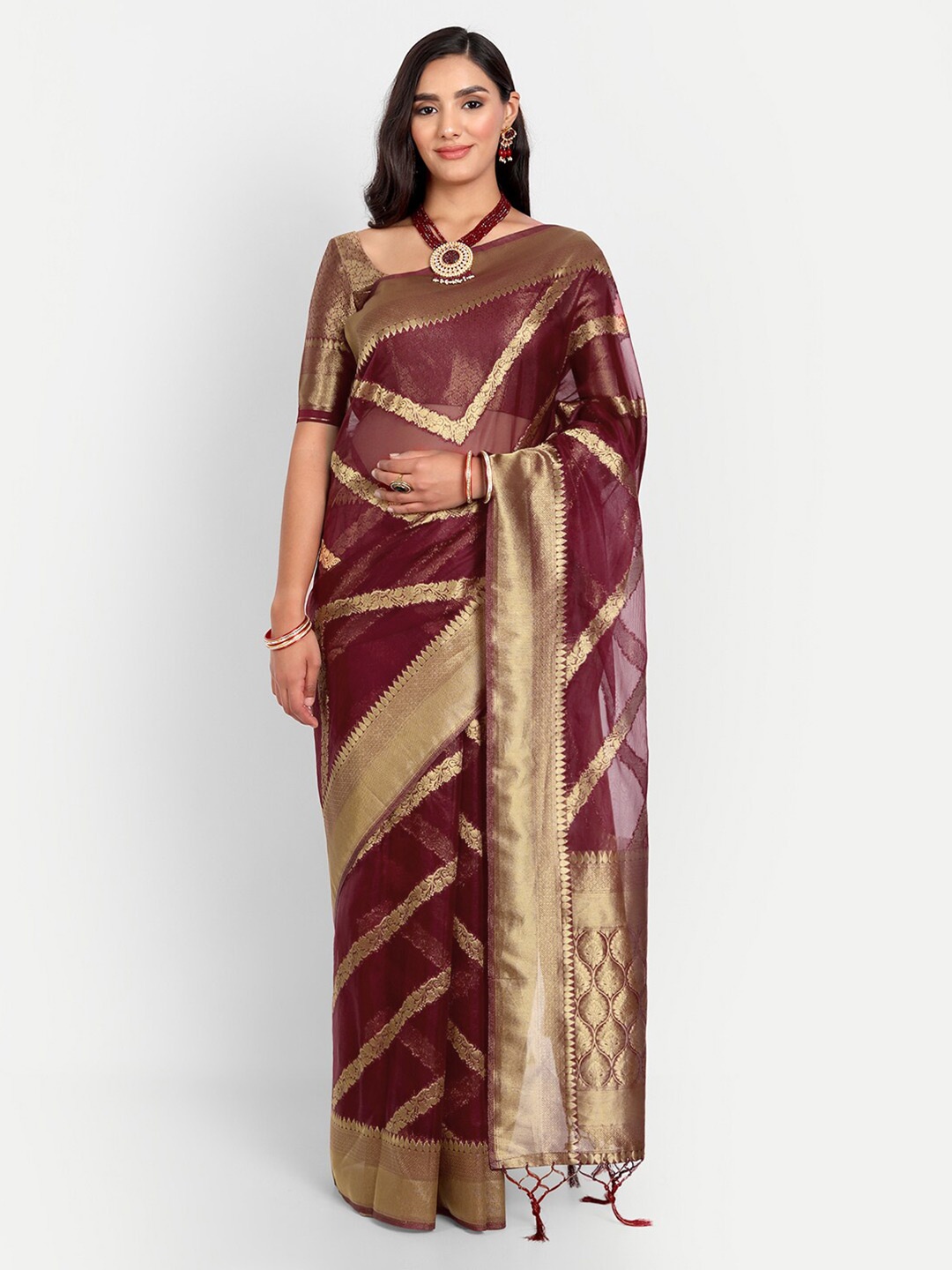 

Vardha Maroon & Gold-Toned Woven Design Zari Organza Banarasi Saree