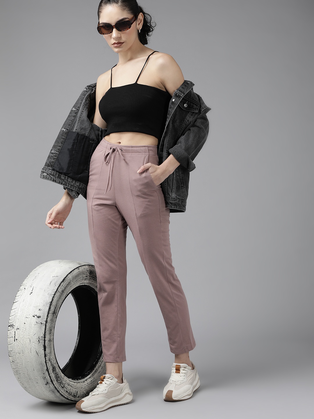 

Roadster Women Mauve Solid Trousers