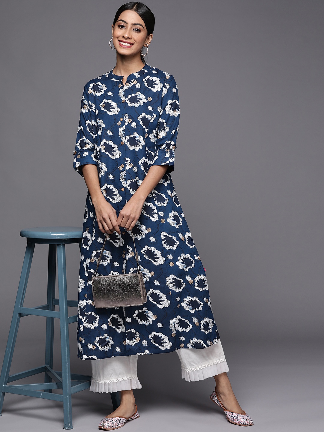 

Varanga Women Blue & White Quirky Printed Indie Prints Kurta