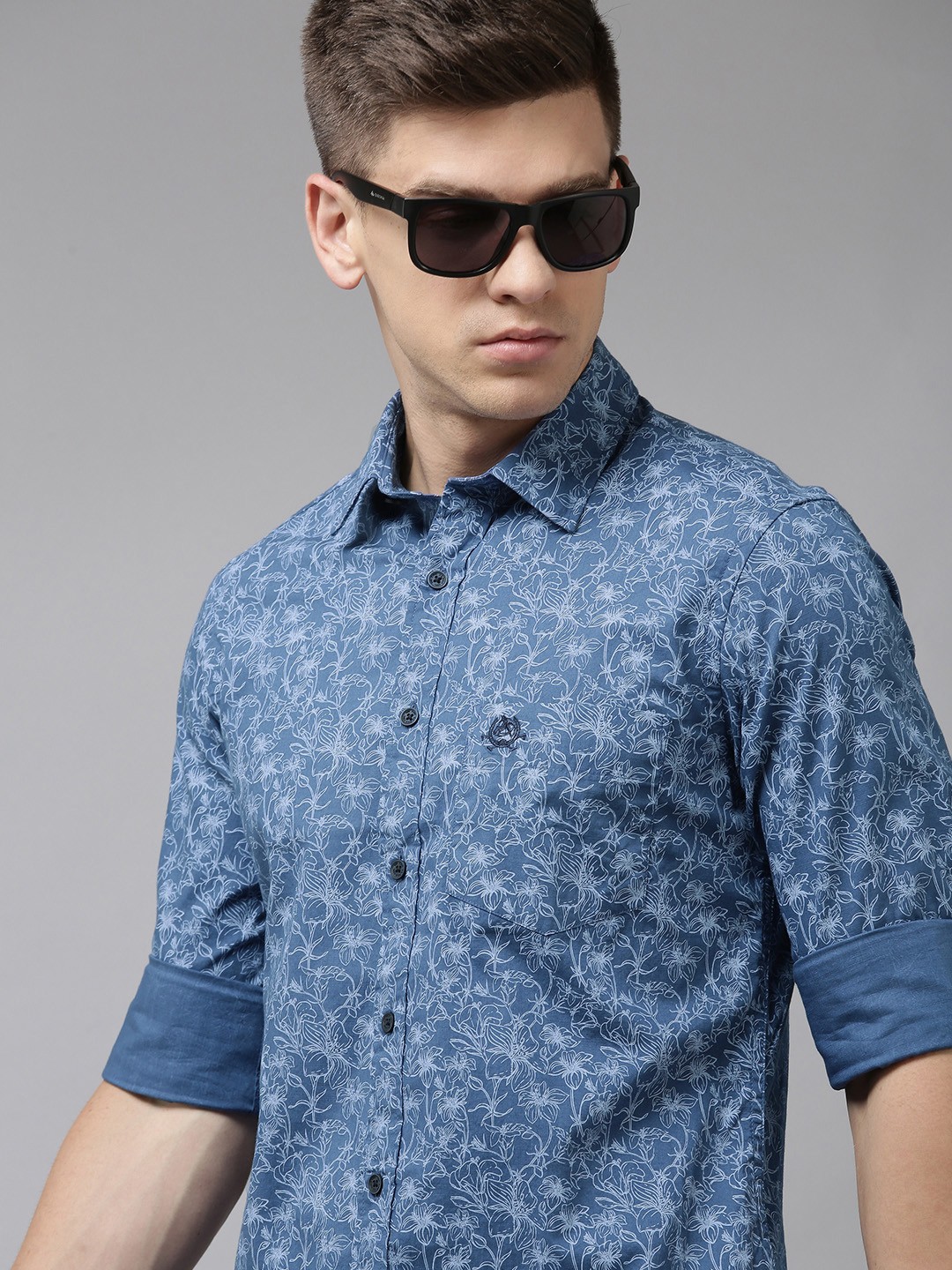 

U.S. Polo Assn. Men Blue Tailored Fit Floral Print Pure Cotton Casual Shirt