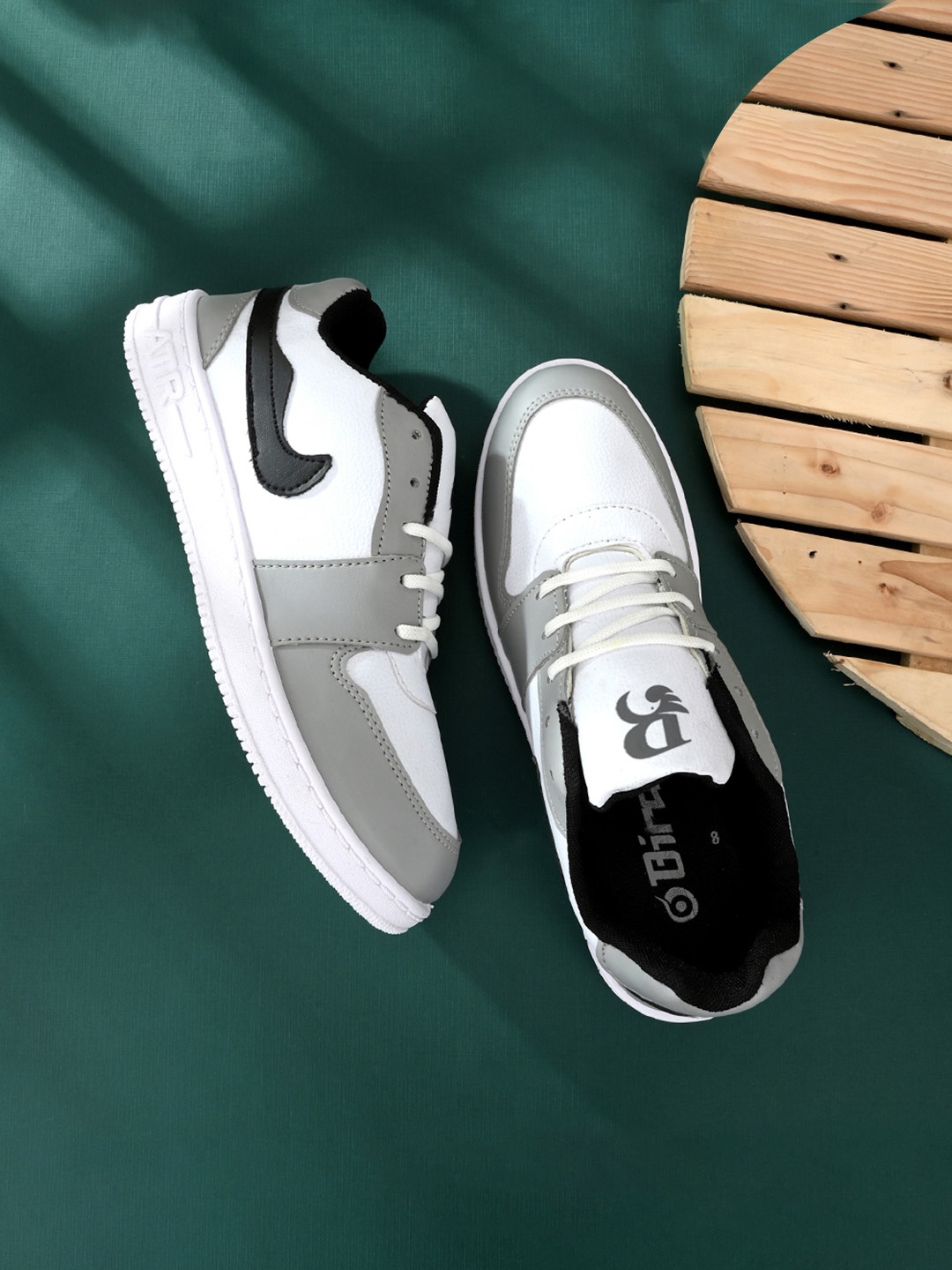 

BIRDE Men White Colourblocked Sneakers