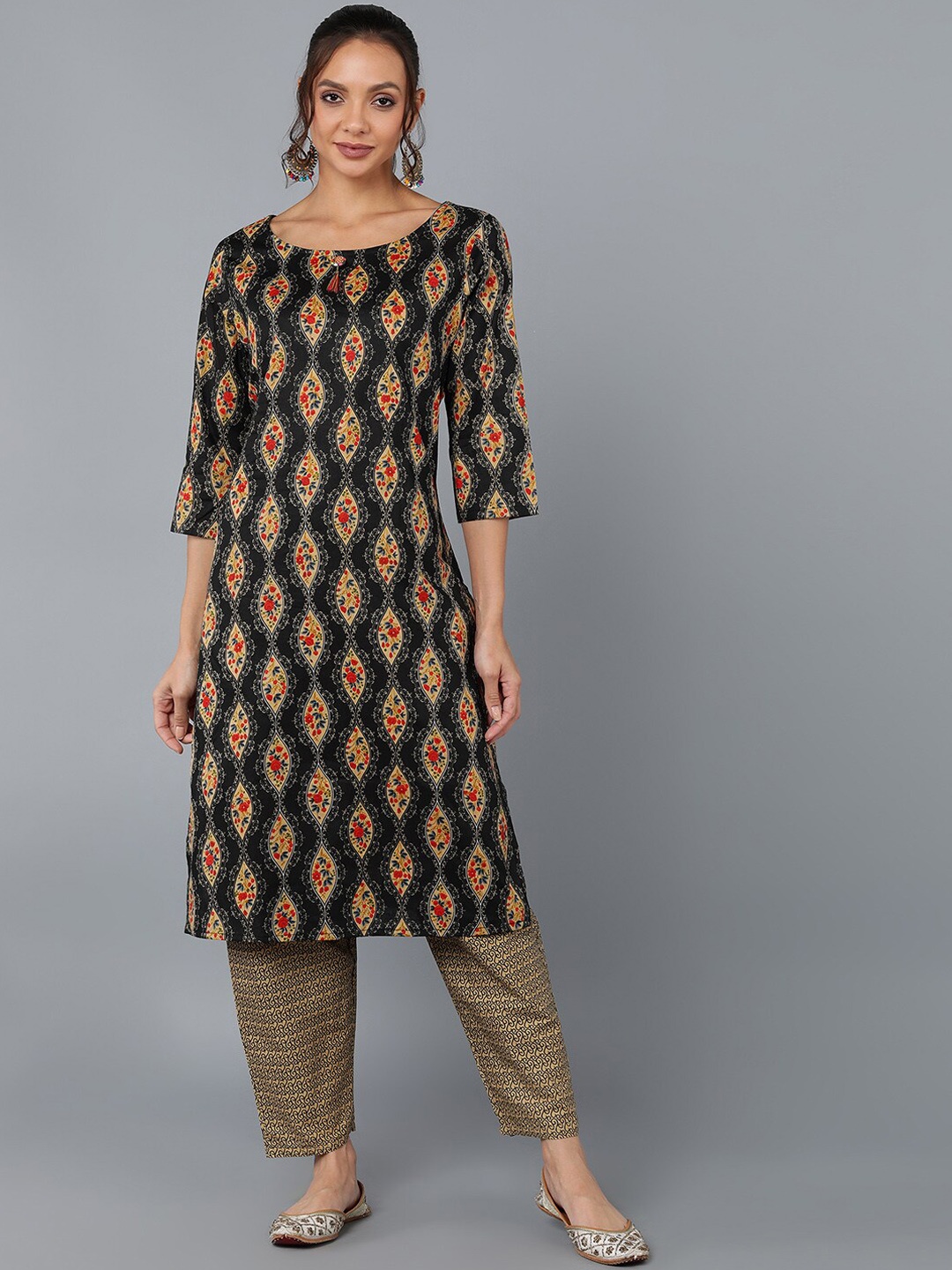 

kipek Women Black Ethnic Motifs Printed Kurta with Trousers