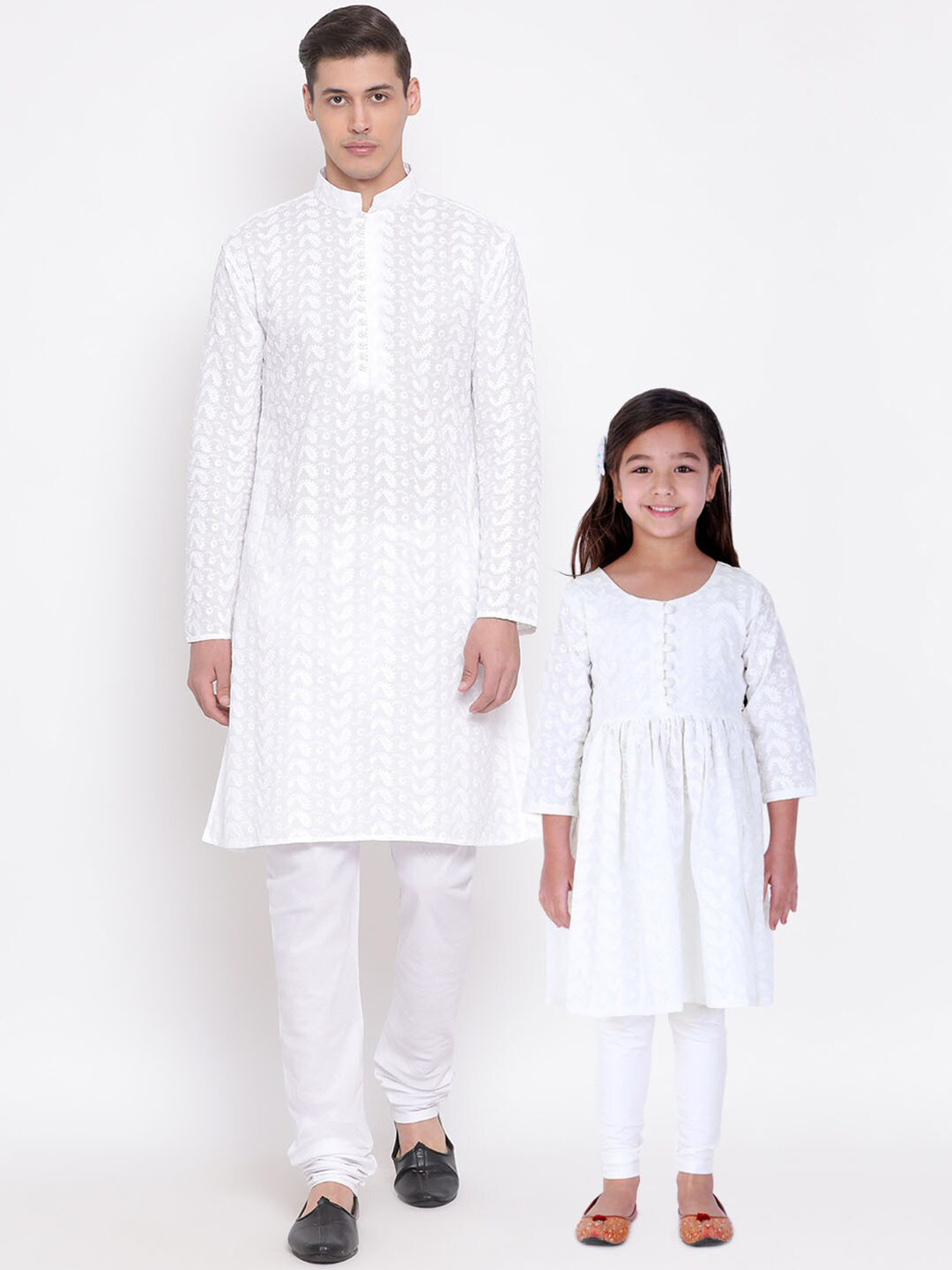 

VASTRAMAY Men White Ethnic Motifs Embroidered Chikankari Pure Cotton Kurta with Pyjamas