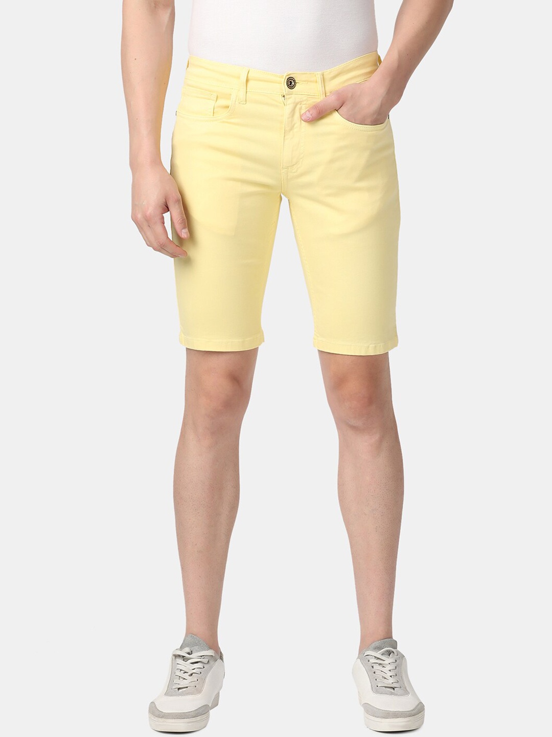 

Llak Jeans Men Yellow Solid Slim Fit Denim Shorts