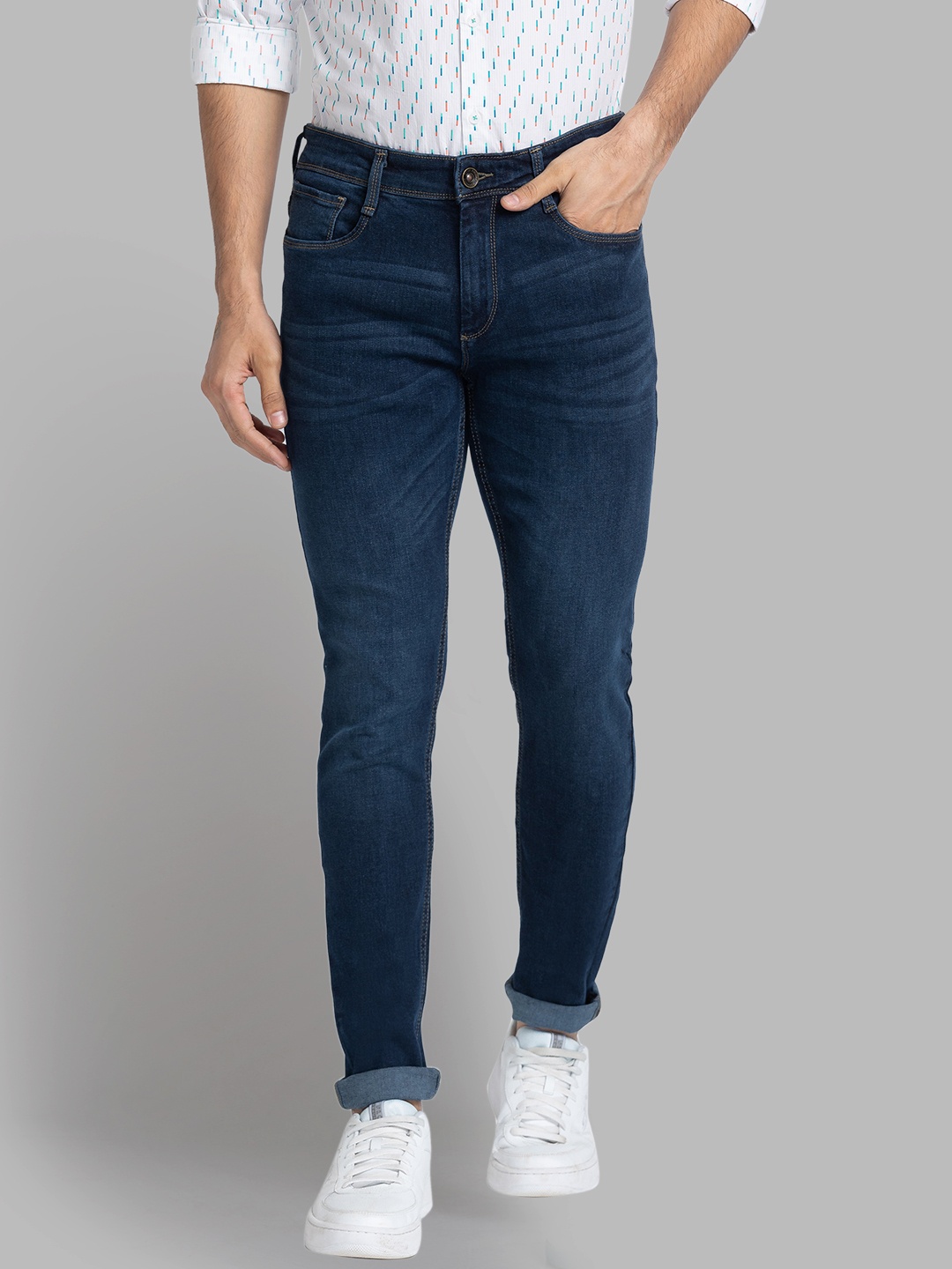 

Park Avenue Men Blue Cotton Light Fade Regular Fit Jeans