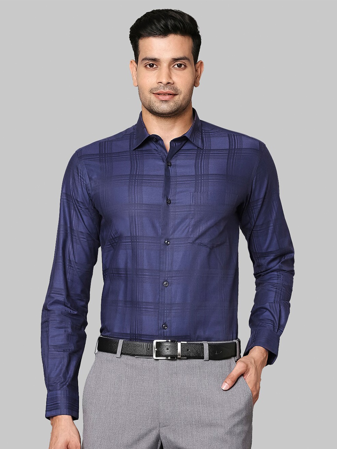 

Park Avenue Men Blue Slim Fit Checked Formal Cotton Shirt