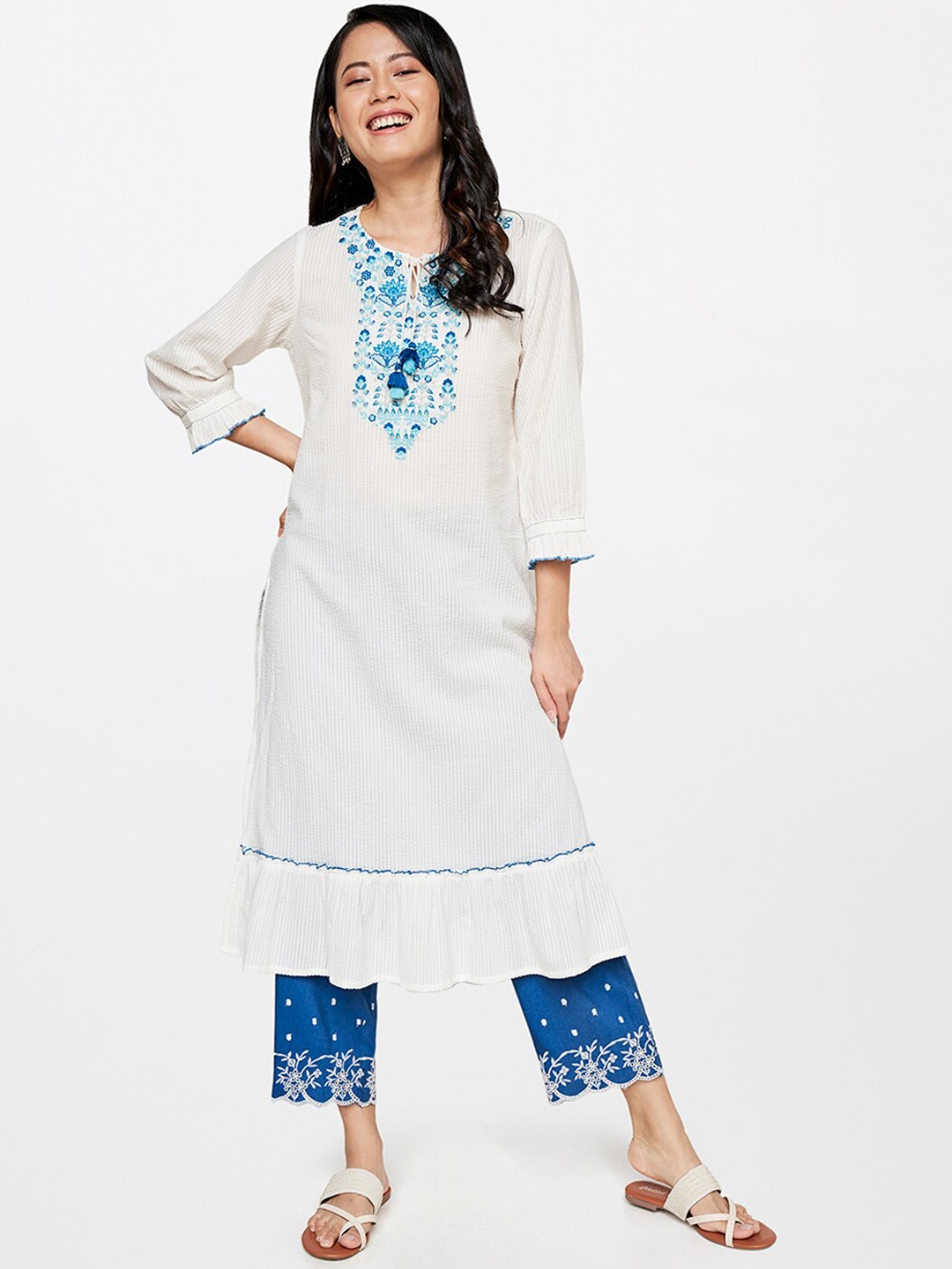 

Global Desi Women White Yoke Design Thread Work Kurta