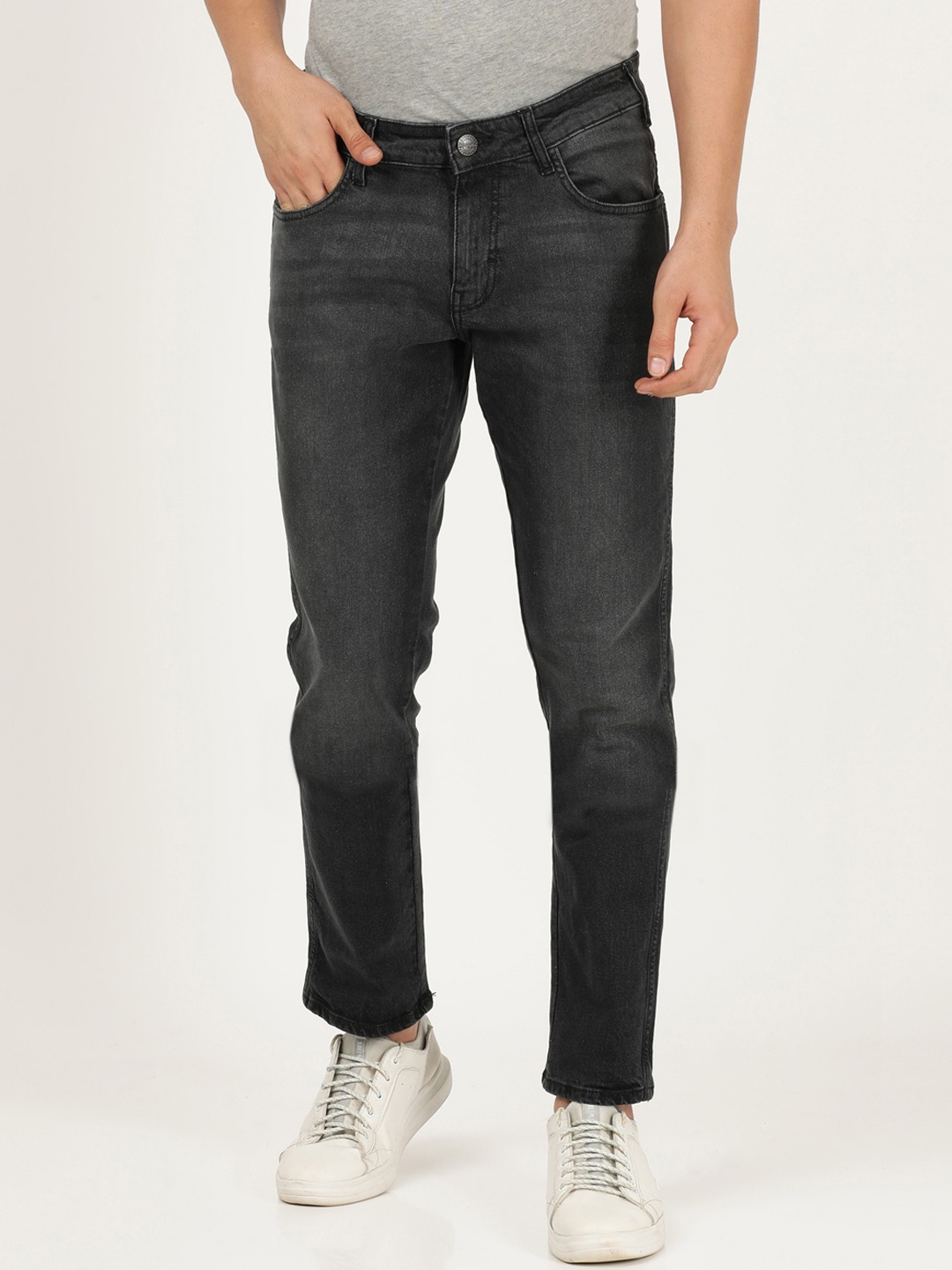 

Wrangler Men Black Skanders Slim Fit Low-Rise Light Fade Stretchable Jeans