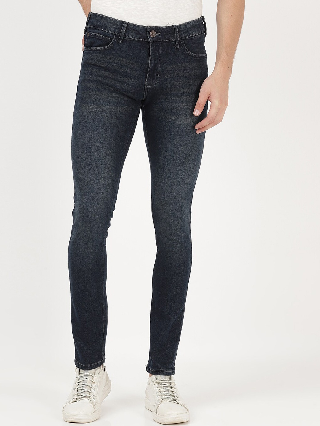 

Wrangler Men Blue Vegas Skinny Fit Low-Rise Low Distress Light Fade Stretchable Jeans