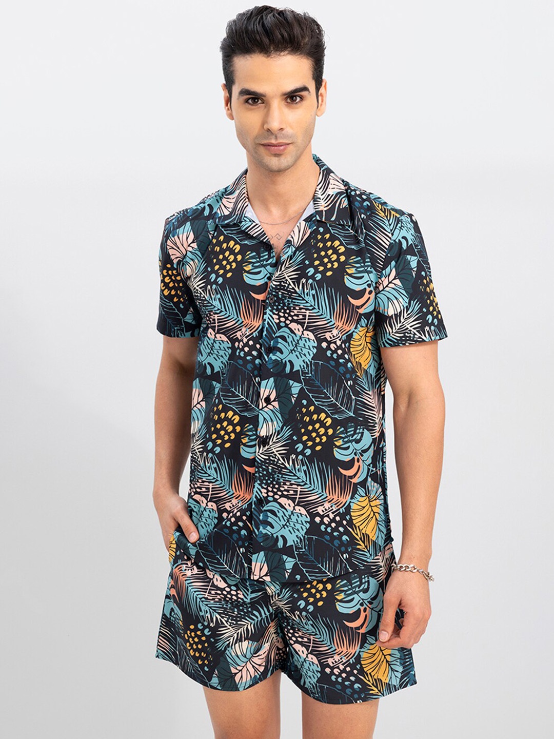 

Snitch Men Blue Leaf Printed Co-Ords