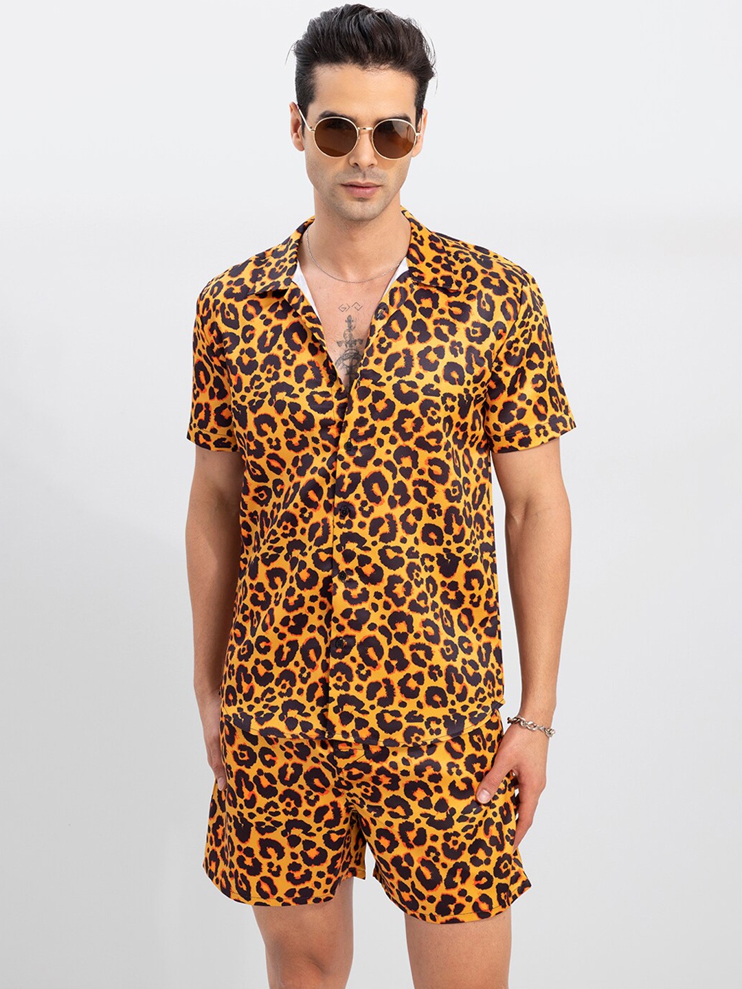 

Snitch Men Brown Jaguar Printed Co-Ords