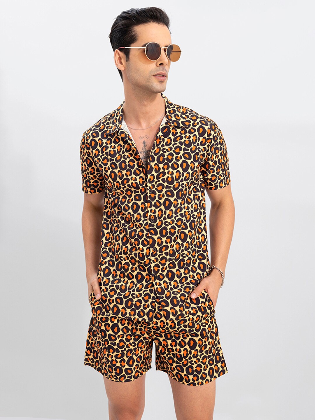 

Snitch Men Beige Leopard Printed Co-Ords