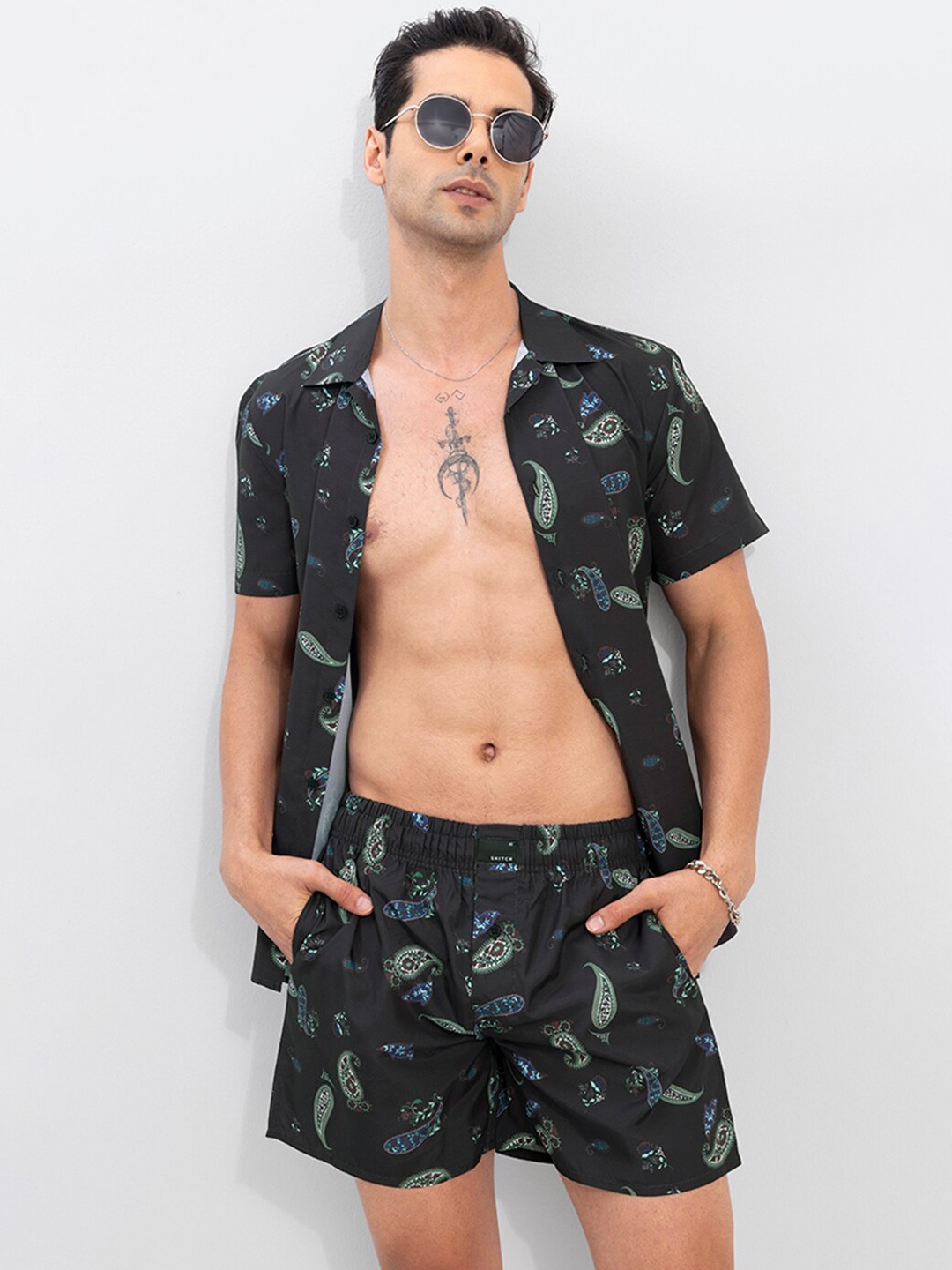 

Snitch Men Black Paisley Printed Co-Ords