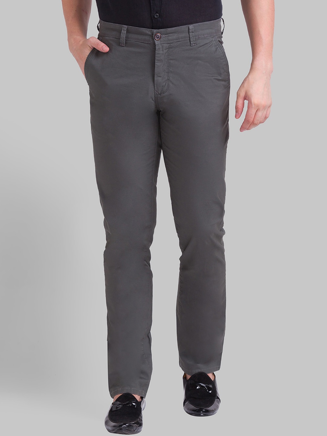

Parx Men Grey Solid Cotton Tapered Fit Trousers