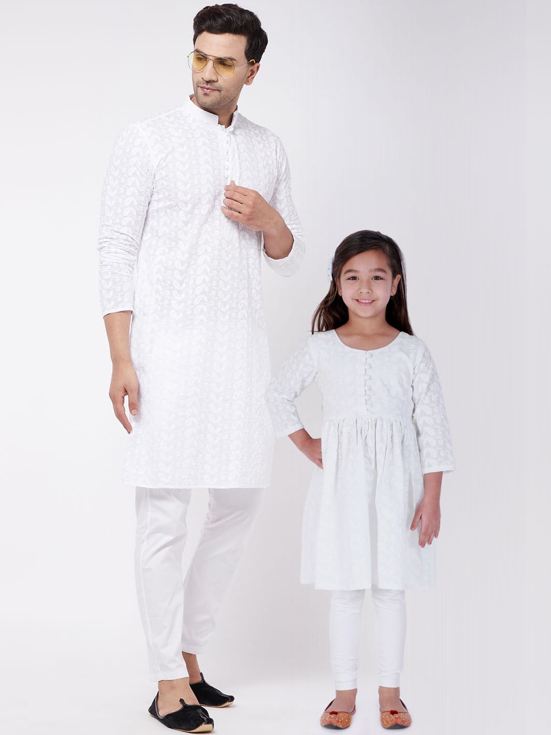

VASTRAMAY Girls White Ethnic Motifs Pleated Pure Cotton Kurta With Leggings