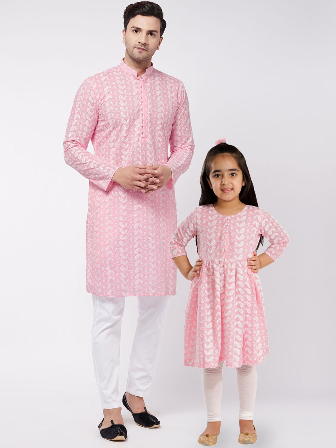 

VASTRAMAY Girls Pink Paisley Embroidered Pure Cotton Kurta With Leggings