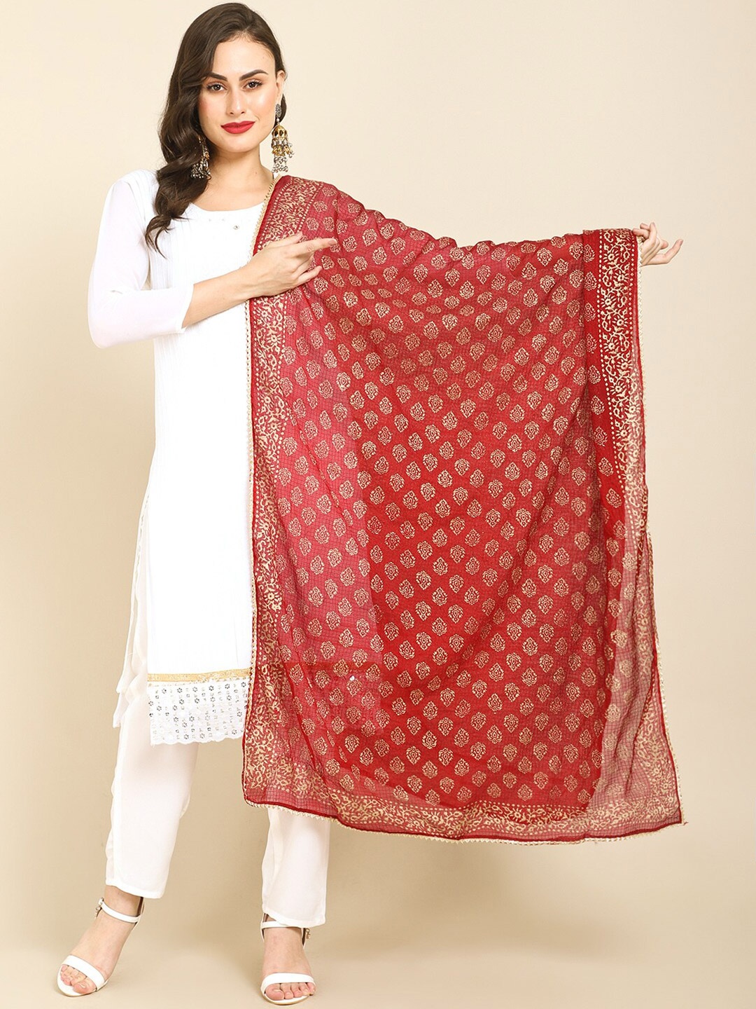 

Miaz Lifestyle Red & Gold-Toned Printed Art Silk Bandhani Dupatta with Gotta Patti