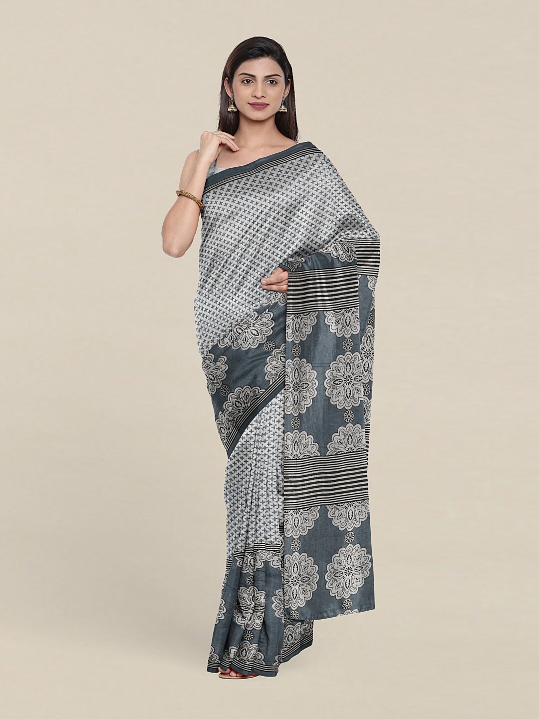 

Pothys Grey & White Floral Pure Cotton Saree
