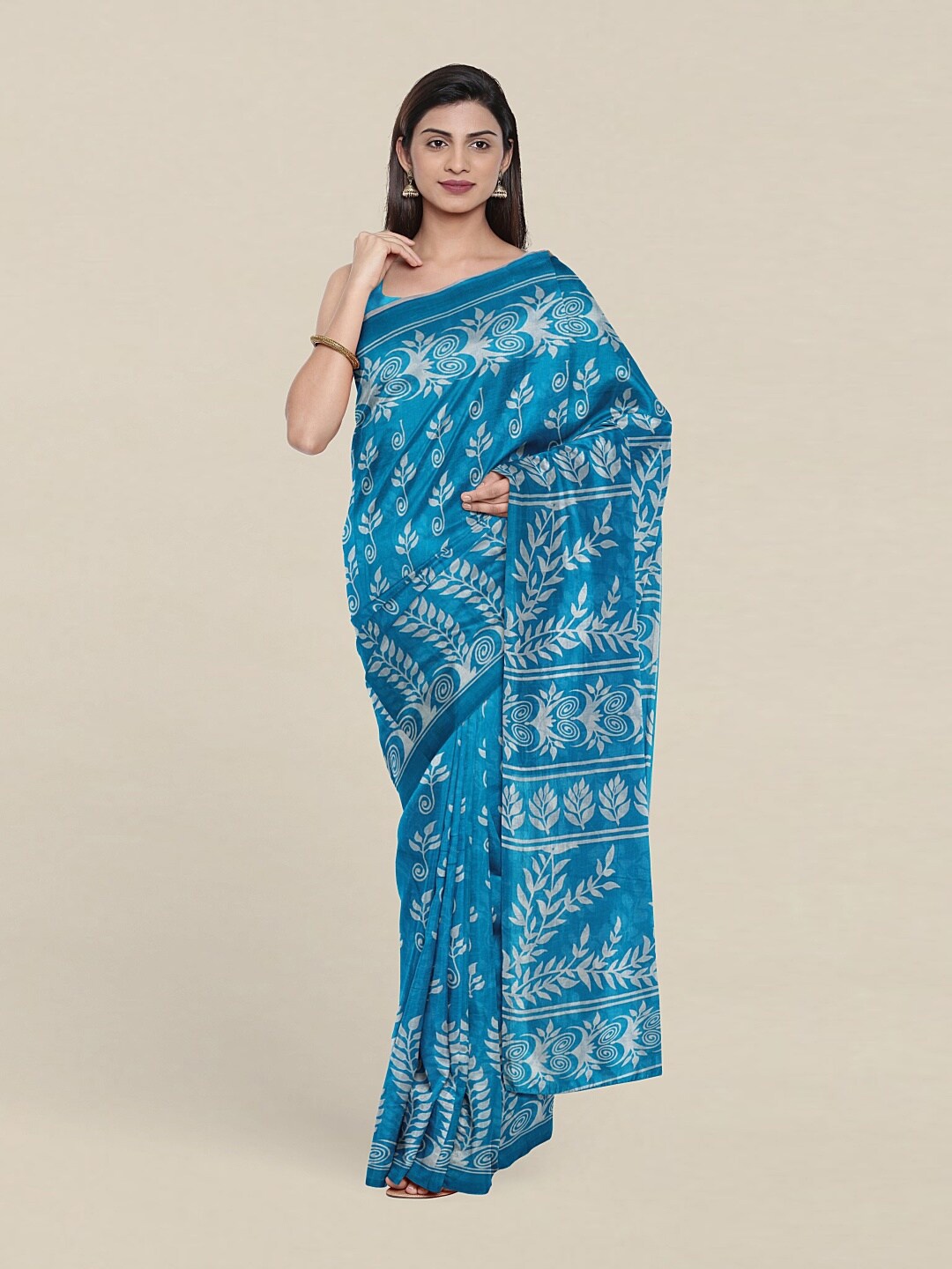 

Pothys Blue & White Floral Pure Cotton Saree