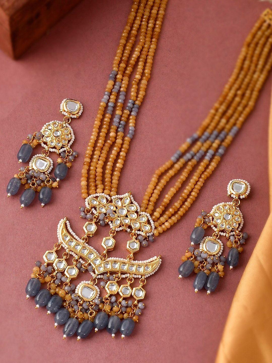 

DASTOOR Gold-Plated Grey & White Kundan Stone Studded & Beaded Jewellery Set