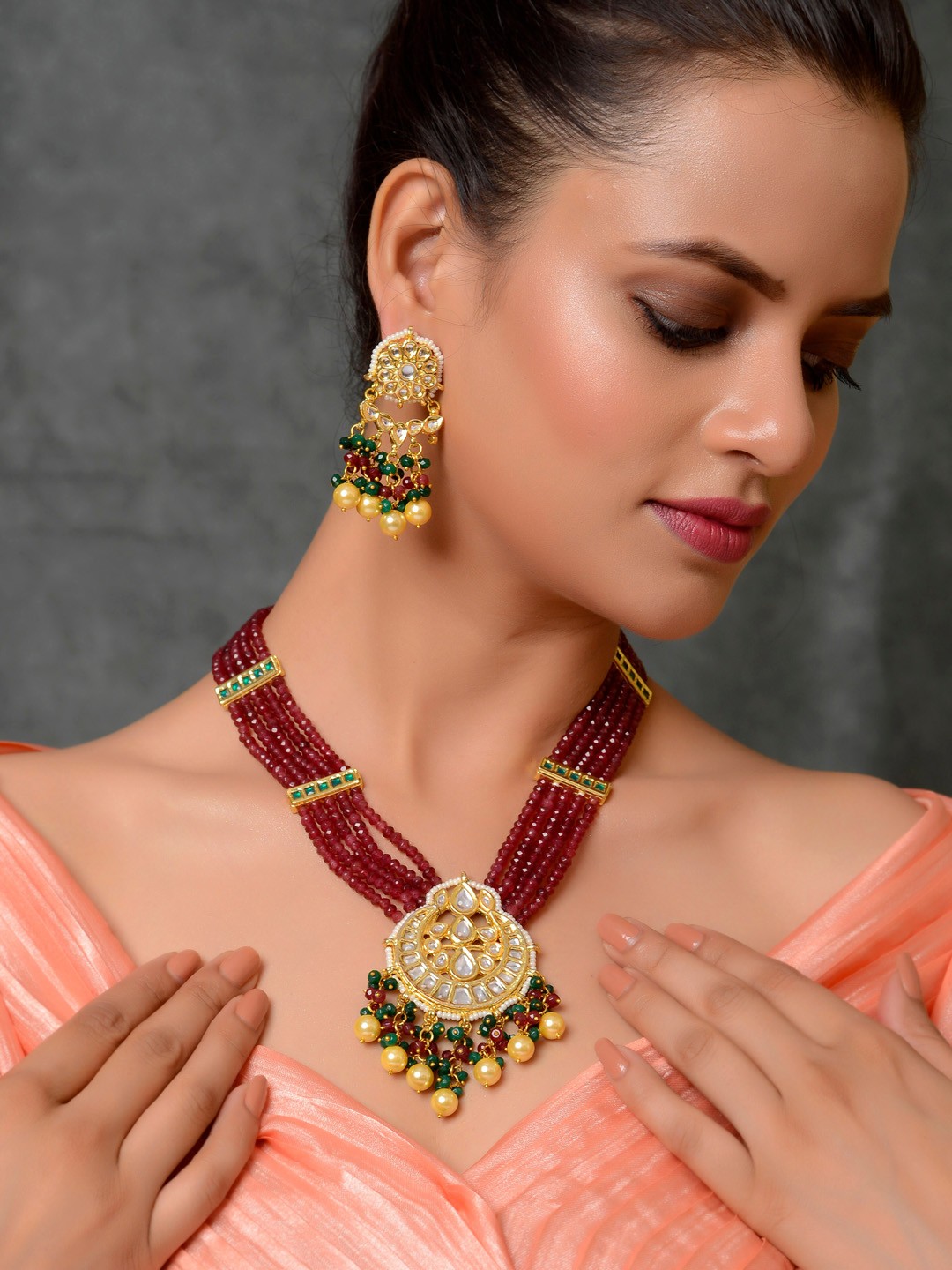 

DASTOOR Gold-Plated Red & Green Polki Kundan Studded & Beaded Jewellery Set