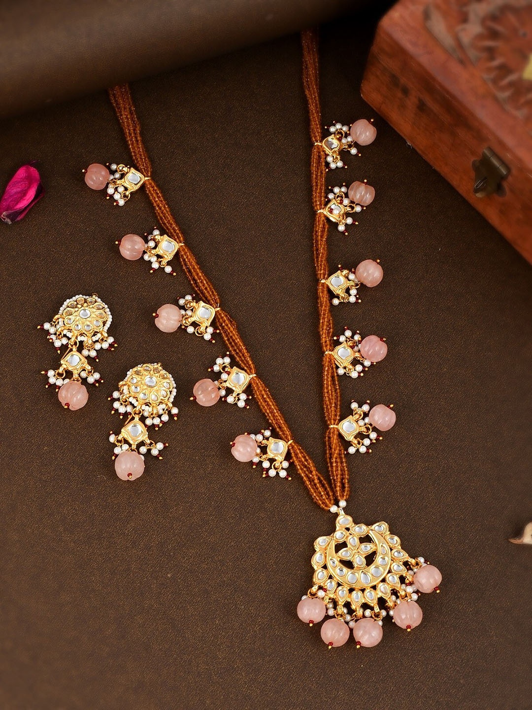 

DASTOOR Gold-Plated Pink Polki Kundan Studded & Beaded Jewellery Set