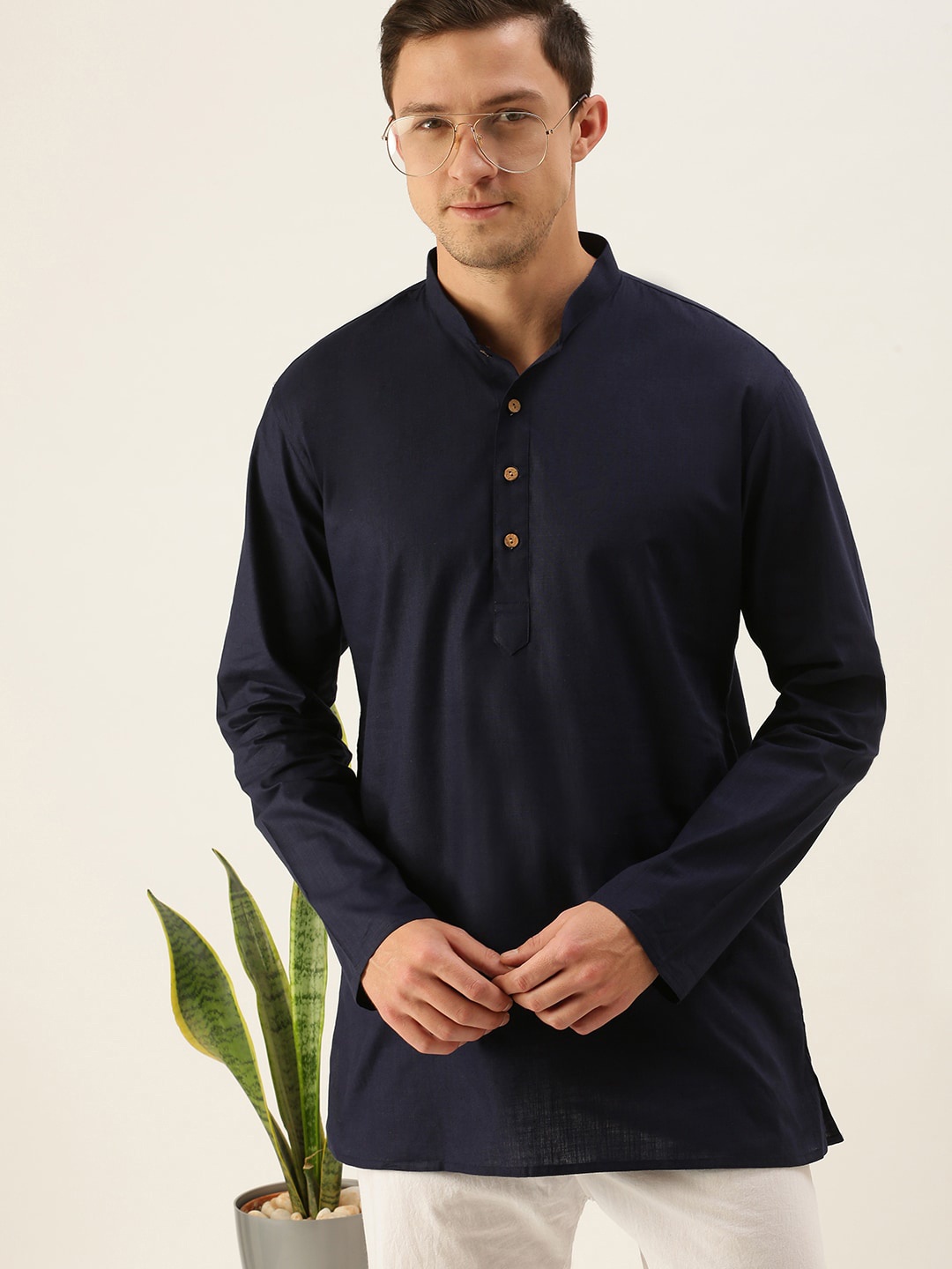 

VASTRAMAY Men Navy Blue Solid Short Kurta