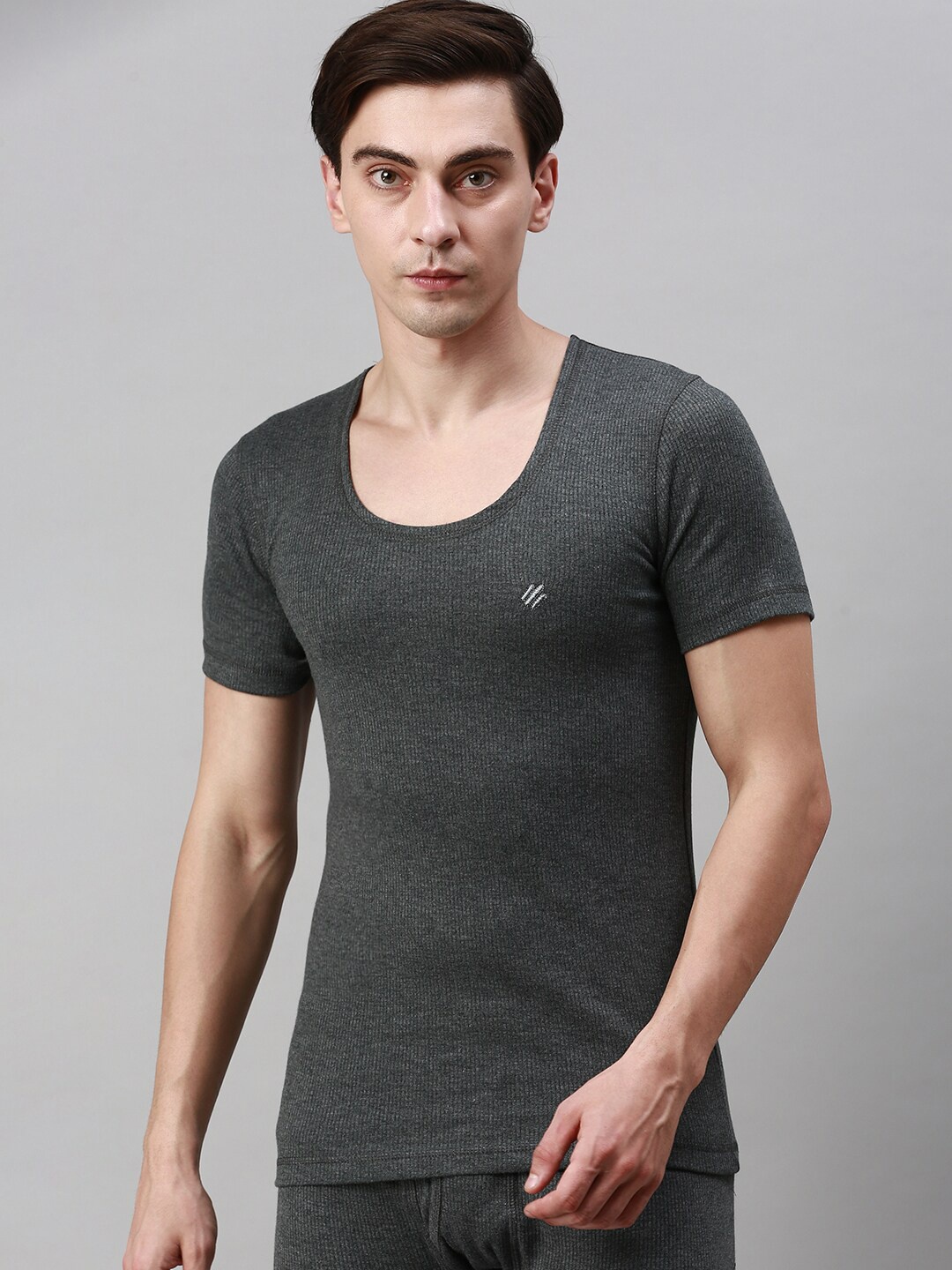 

ONN Men Black Solid Cotton Round Neck Thermal Tops