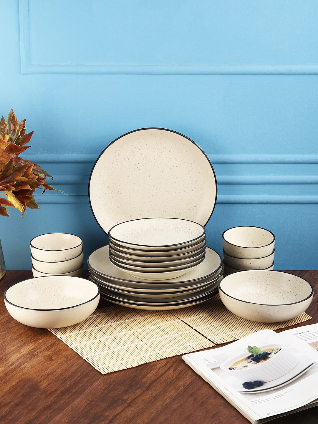 

MIAH Decor gaura collection White & Black Set Of 20 Textured Stoneware Matte Dinner Set