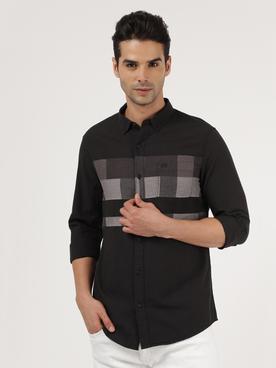 

Lee Men Black Cotton Checked Slim Fit Casual Shirt