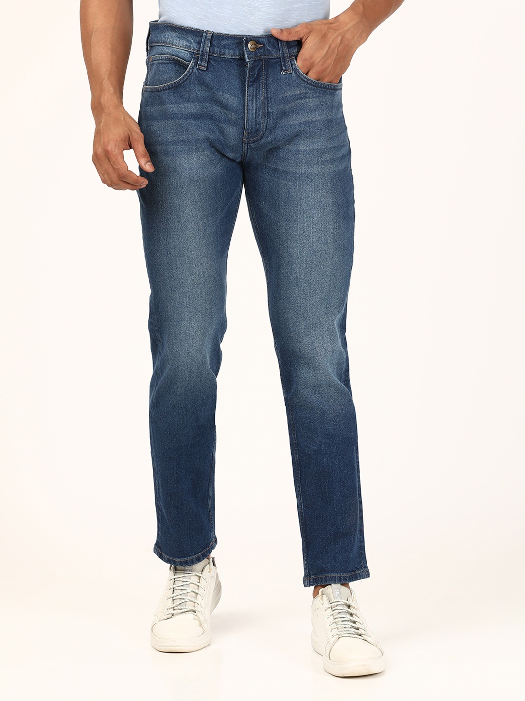 

Lee Men Blue Slim Fit Low Distress Light Fade Stretchable Jeans