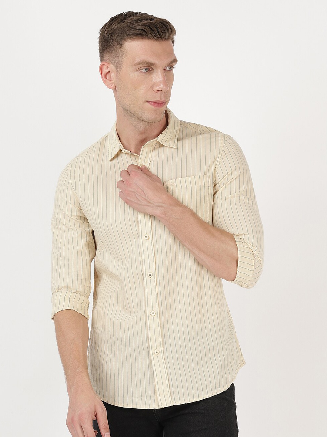 

Lee Men White Slim Fit Striped Casual Shirt