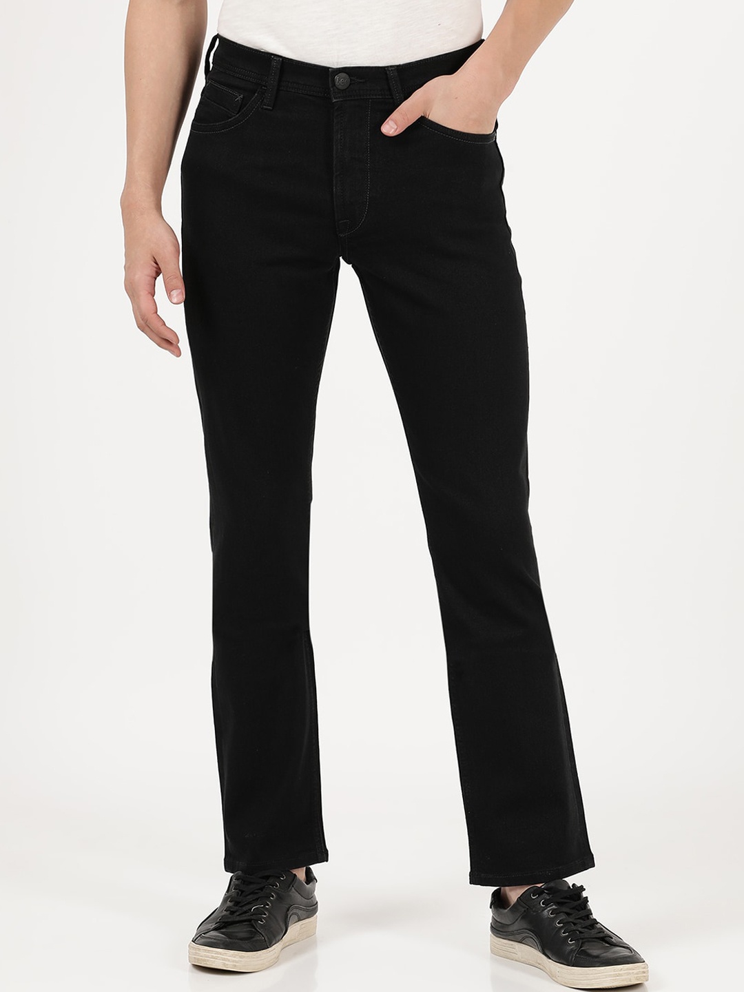 

Lee Men Black Solid Regular Rodeo Stretchable Jeans