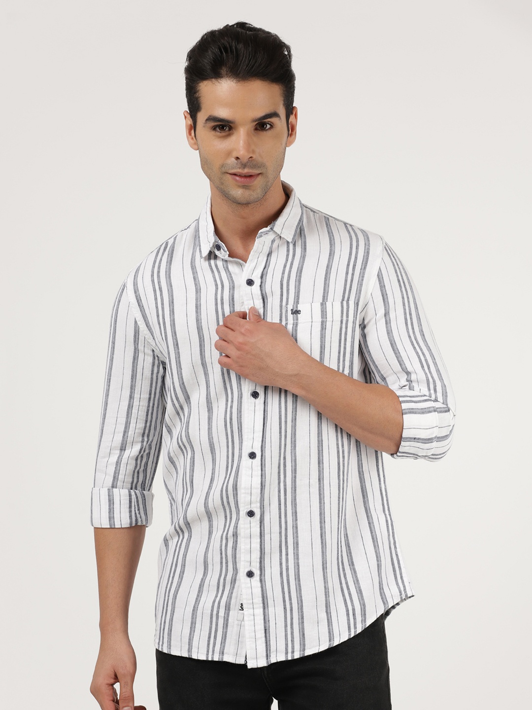 

Lee Men White Striped Slim Fit Cotton Linen Casual Shirt