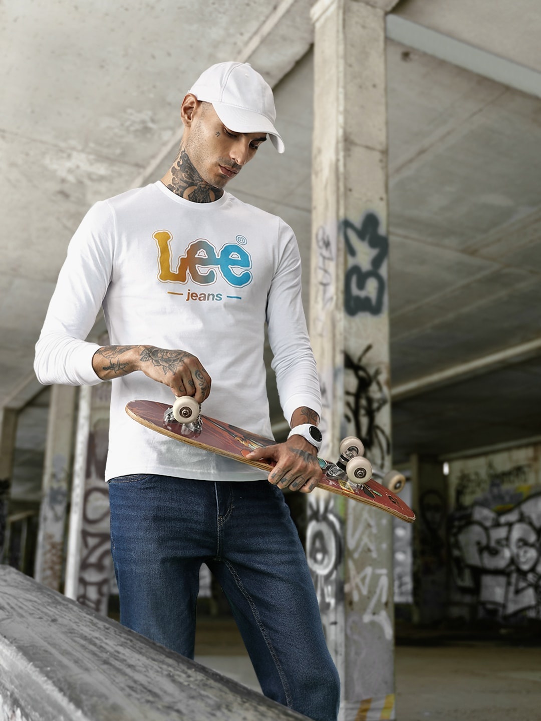 

Lee Men White Brand Logo Printed Slim Fit T-shirt