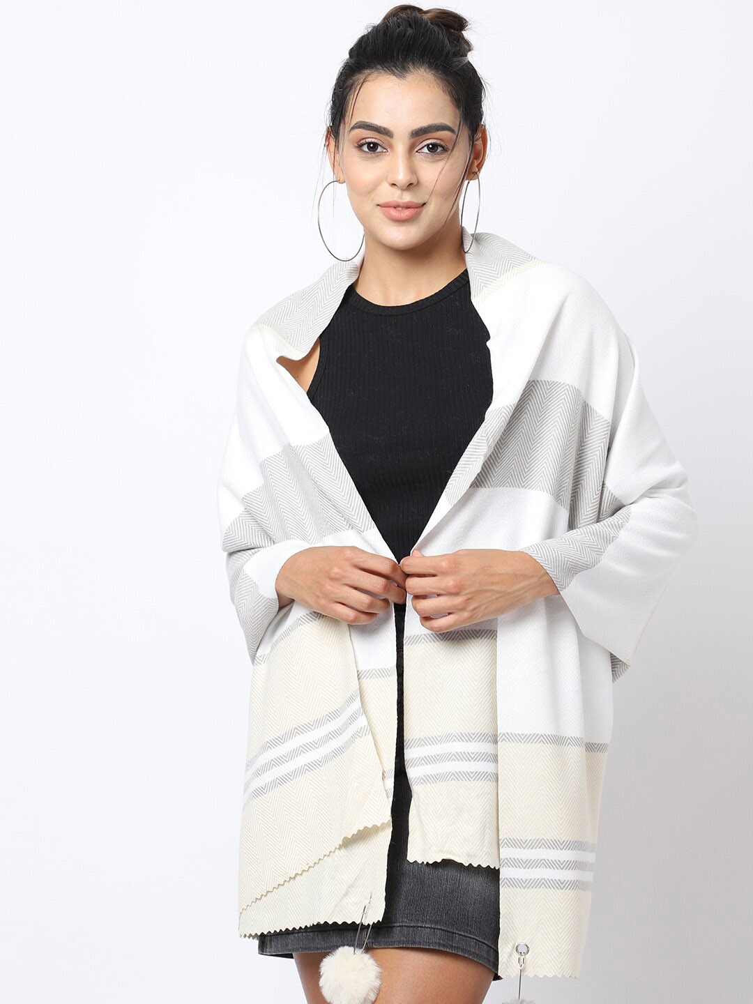 

ELLIS Women White & Grey Striped Muffler