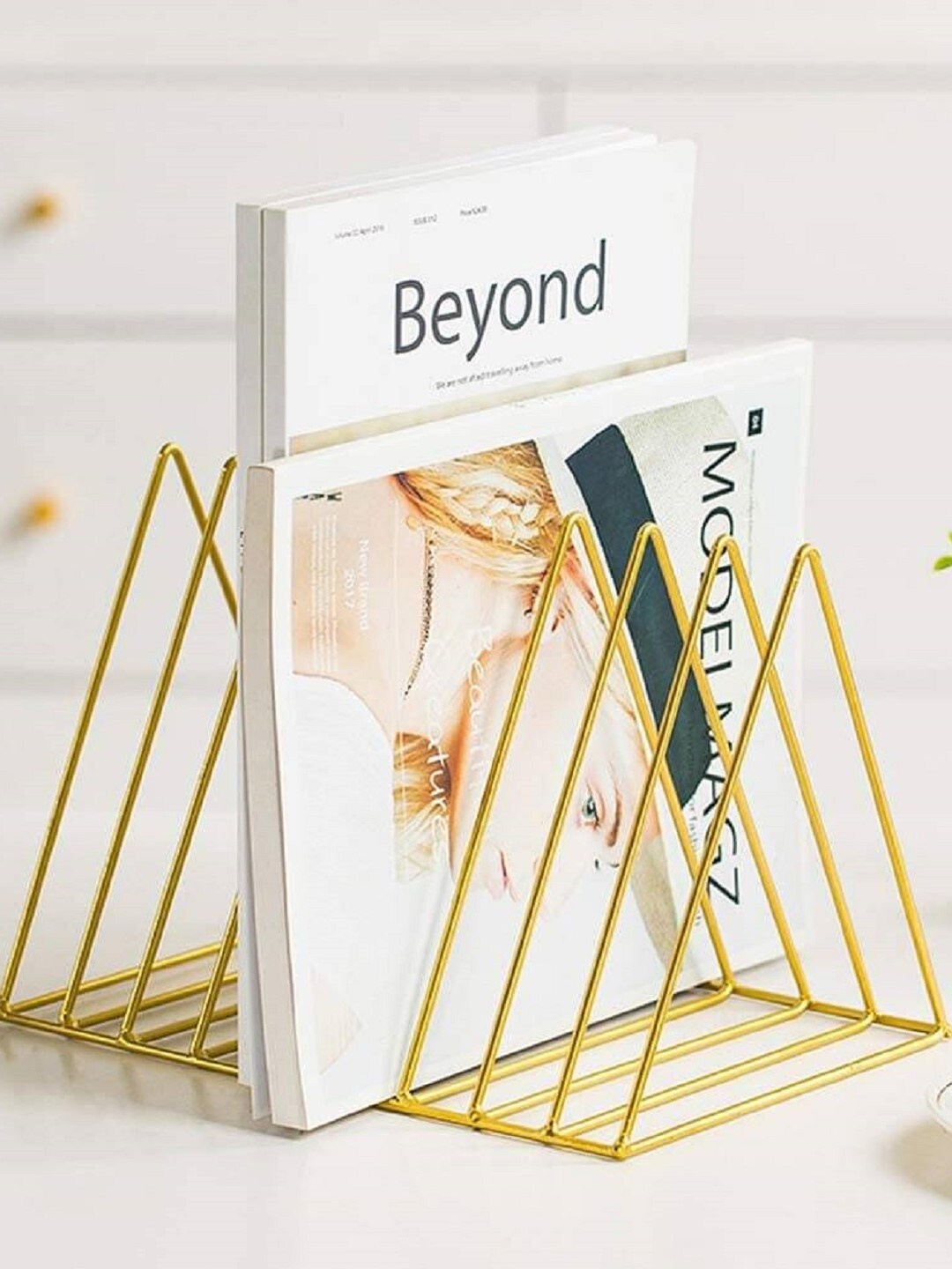 

Awestuffs Gold-Toned Solid Magazine Newspaper File Holder Organiser